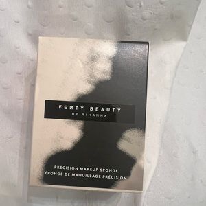Fenty precision makeup sponge. Never used